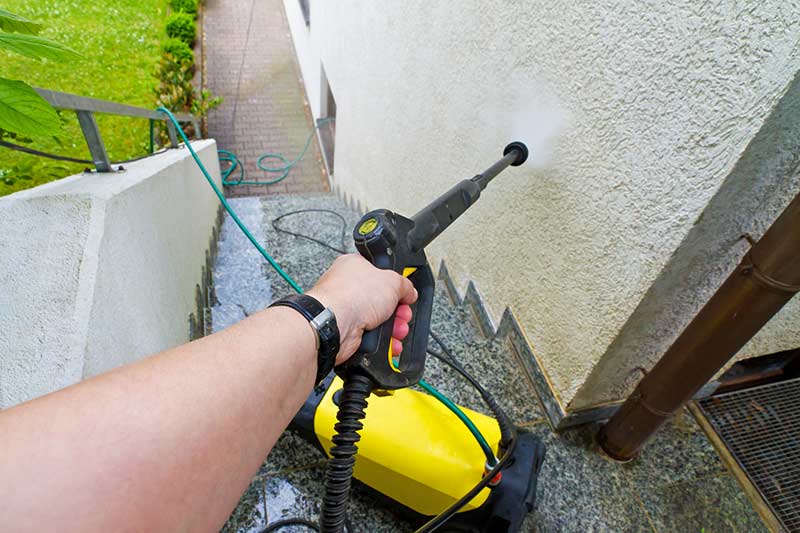 Fassadenreinigung mit Hochdruck